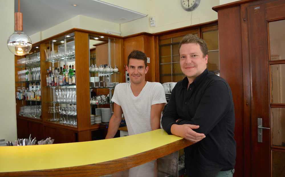 <p>Stefan (l.) und Manuel Kaufmann konzentrieren sich nun auf das Restaurant Drei Könige und neue Ideen. (Bild: jav)</p>